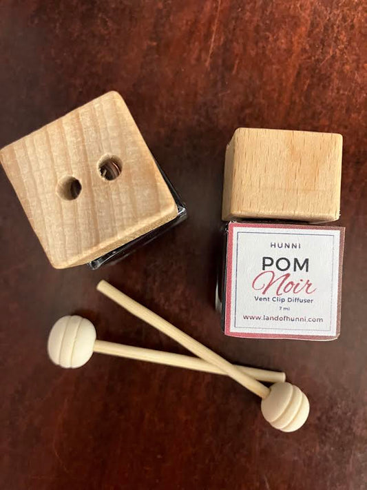 Pom Noir car vent clip diffuser